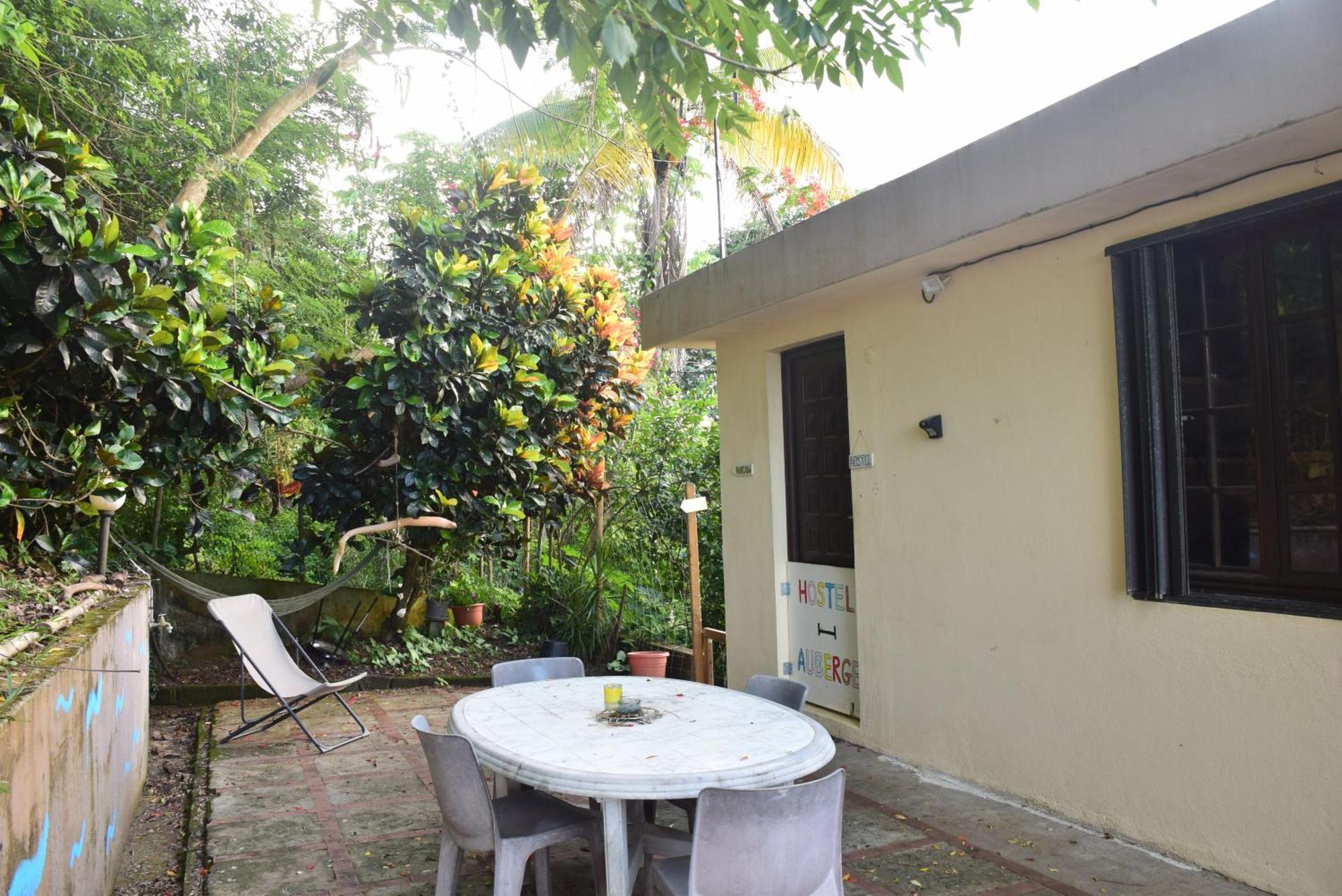 Top Hill Hostel- Martinique- Auberge Dortoir لا ترينيت المظهر الخارجي الصورة